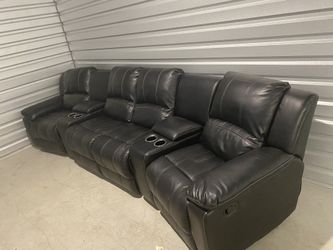 Theatre Couch In brand New Condition!