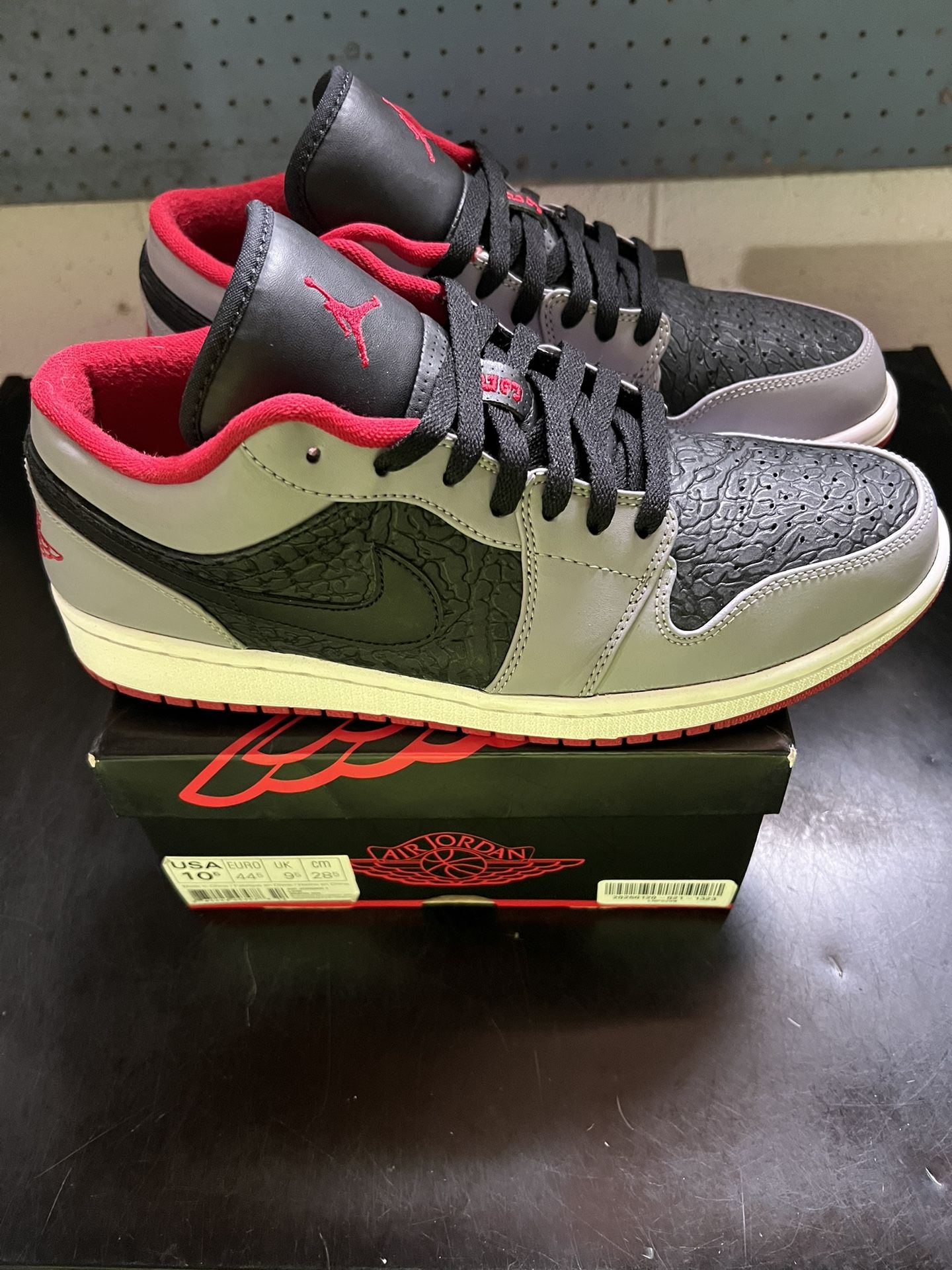 Jordan 1 Low Vintage Black Elephant/cement Grey Size 10.5