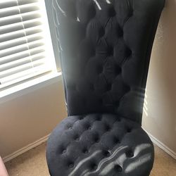 BLACK CHAIR
