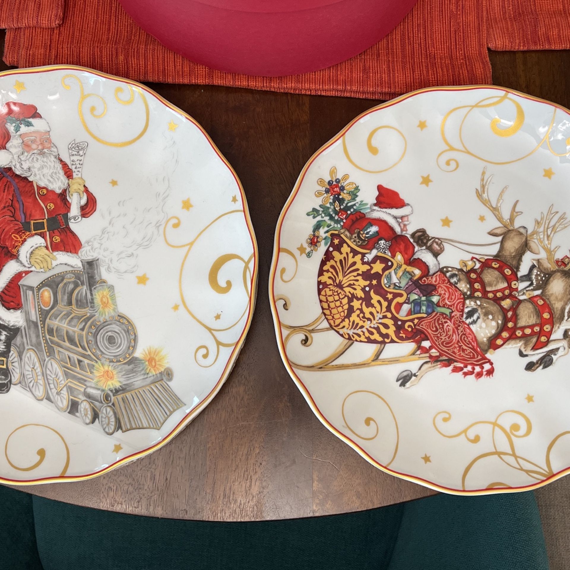 Williams Sonoma Christmas Plates
