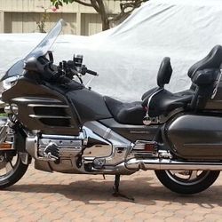 2010 HONDA GL1800