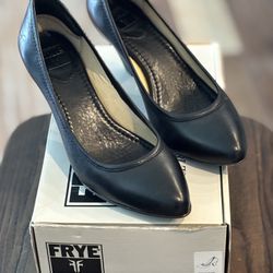 FRYE  Regina Pump