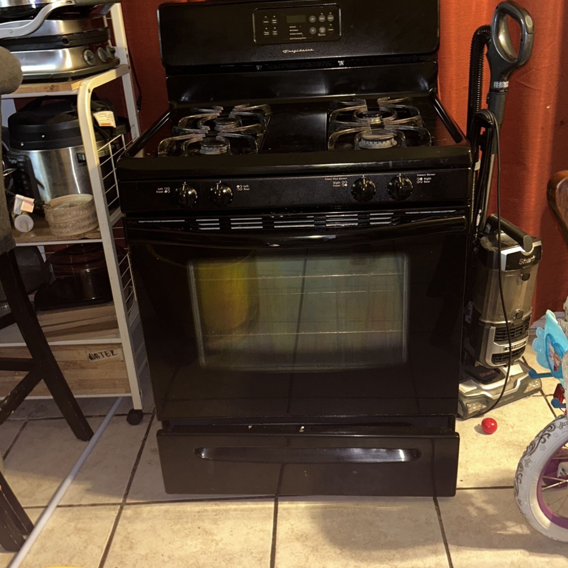 Frigidaire Stove 