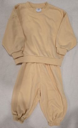 Yellow Swetershirt And Pants