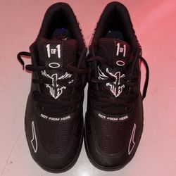 Basketball shoes Melo’s