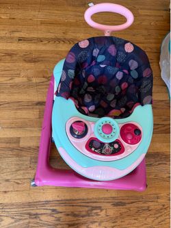 Foldable baby walker