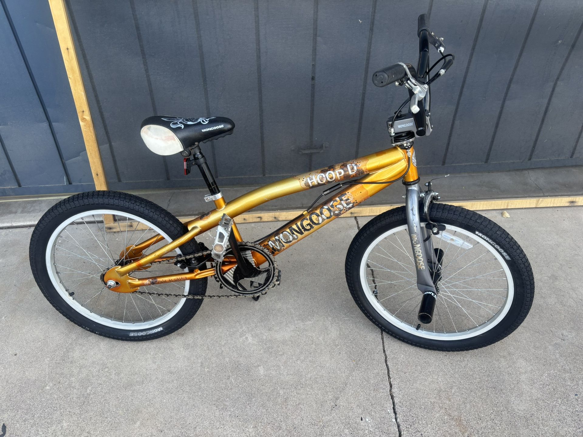 BIKE- MONGOOSE HOOP D