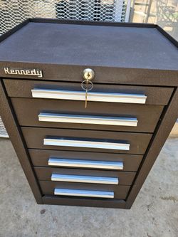 Kennedy 6 drawer tool box, has keys