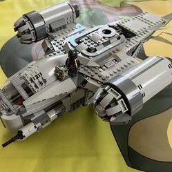 Lego Razor Crest 75292 Mandalorian Star Wars Ship Retired 