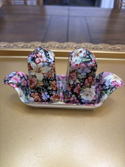 Vintage Porcelain Royal Cotswolds By Godinger England Floral Salt And Pepper Shakers 
