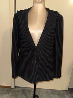 Women’s professional Jones New York pinstripe blazer (size 12)