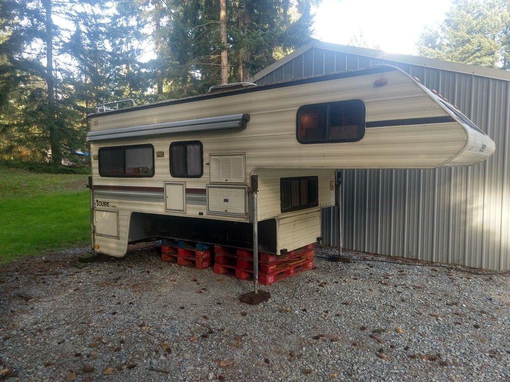 1990 Lance camper 11.5' pending