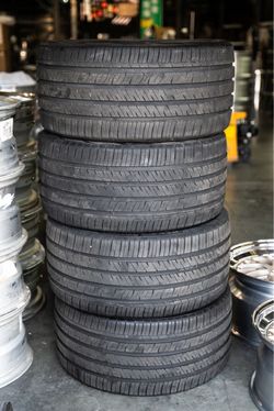 Evoluxx Capricorn Tires 275/35R19 (Set of 4)