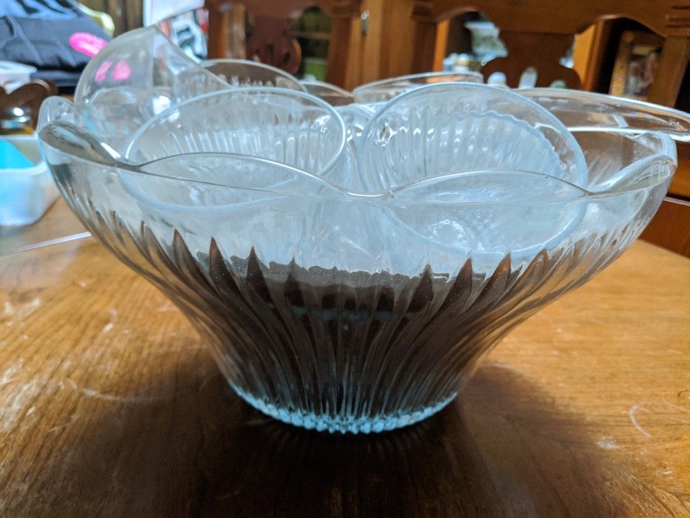 Vintage Glass Punch Bowl Set in San Fernando 91340