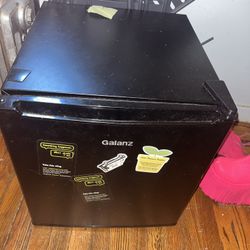 Black mini-Fridge