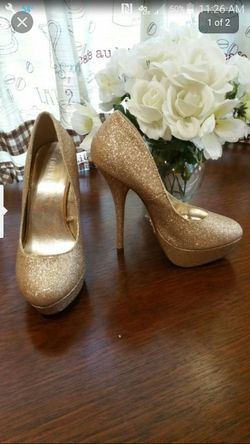 Size 7 gold glittery