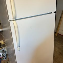 Refrigerador Y Lavadora Trabajando Al 100%