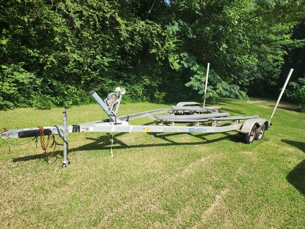 Free Magic Tilt Aluminum Boat Trailer