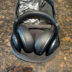 JBL Everest Elite 700 Wireless Headphones