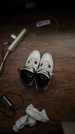 RED CEMENT JORDAN 4’s
