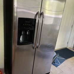 Frigidaire French Door Refrigerator 26 Cu Ft