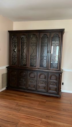Beautiful Vintage China Cabinet