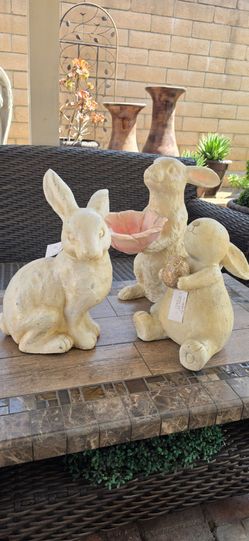 Outdoor bunnies set