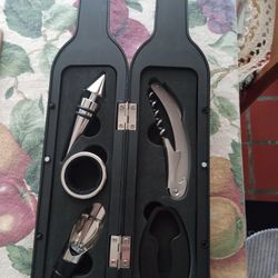Wine Bottle Accessory Kit 