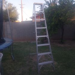 8 FT WERNER ALUMINUM LADDER 