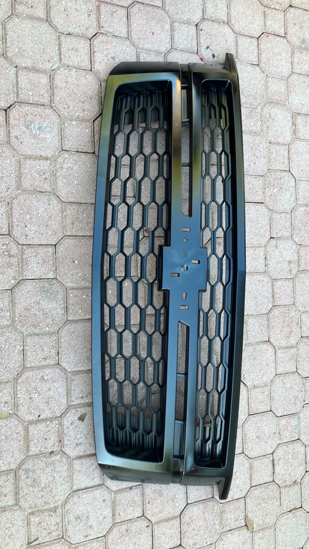 Grill From 2018 Chevy Suburban Lt
