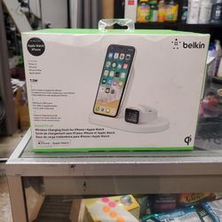 Belkin Apple Watch And Phone Stand 