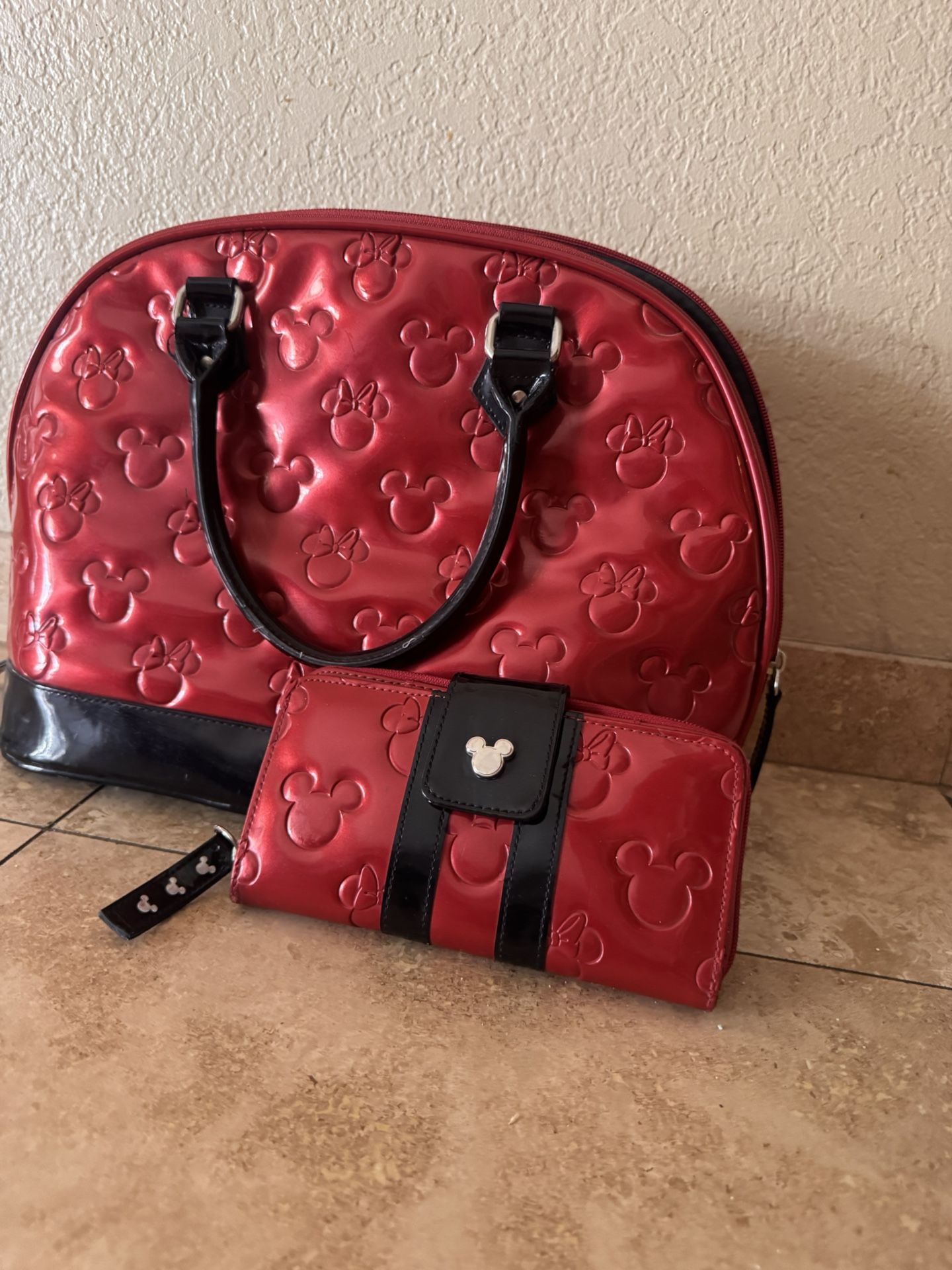 Lounge Fly Minnie Embossed Purse
