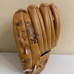 Rawlings 9-inch Youth Baseball Glove, RBG158 model with Derek Jeter's autograph.
