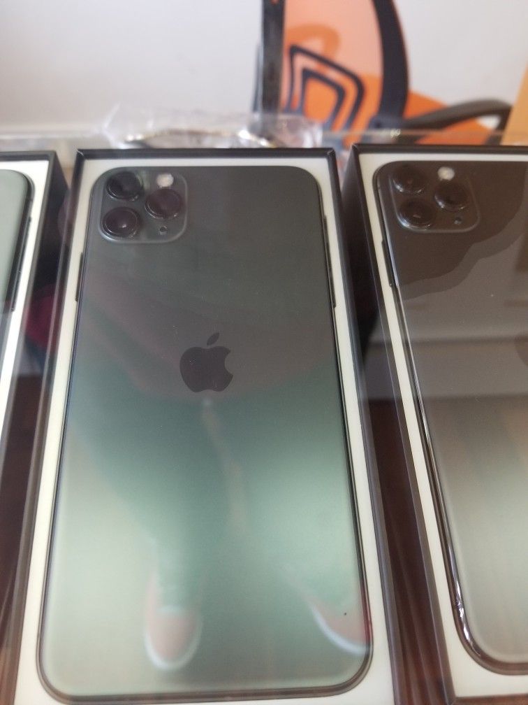 iPhone 11 Pro Max AT&T SERVICES 64GB