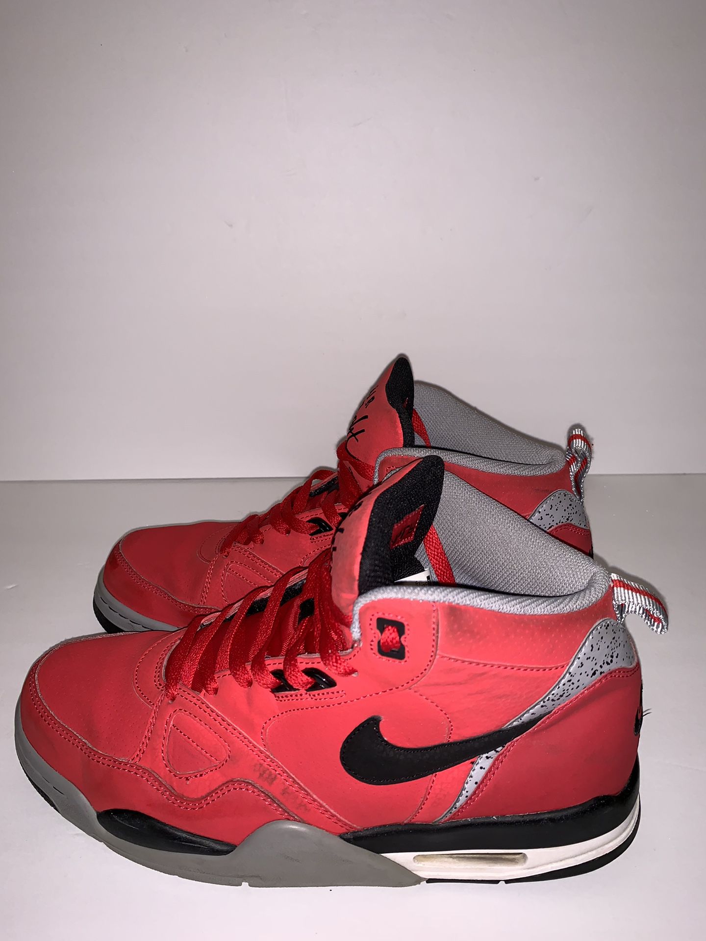 aantrekkelijk agitatie toevoegen Nike Flight 13 Mid Mens 579961 600 Red Size 9.5 for Sale in Los Angeles, CA  - OfferUp