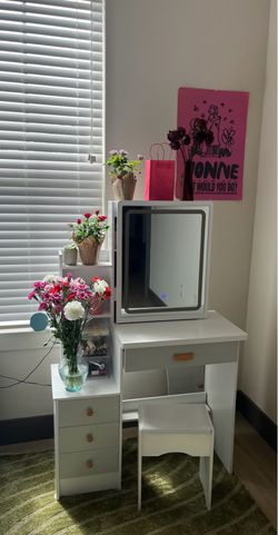 Vanity with light mirror and stool