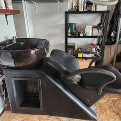 ATTENTION HAIRSTYLIST!! Shampoo bowl + Salon chair