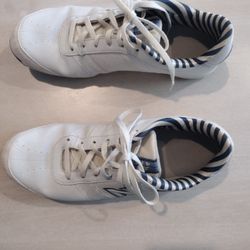 Ladies NEW BALANCE SIZE 11