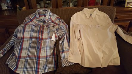 Roca wear long sleeve shirts size 2xl. 25 dollars each