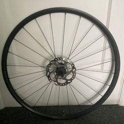 Pair of Axis Elite 700c disc wheels - thru axle - tubeless & others - READ LISTING