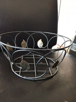 2 metal fruit baskets