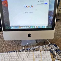 Apple Computer With Mouse And Keyboard 