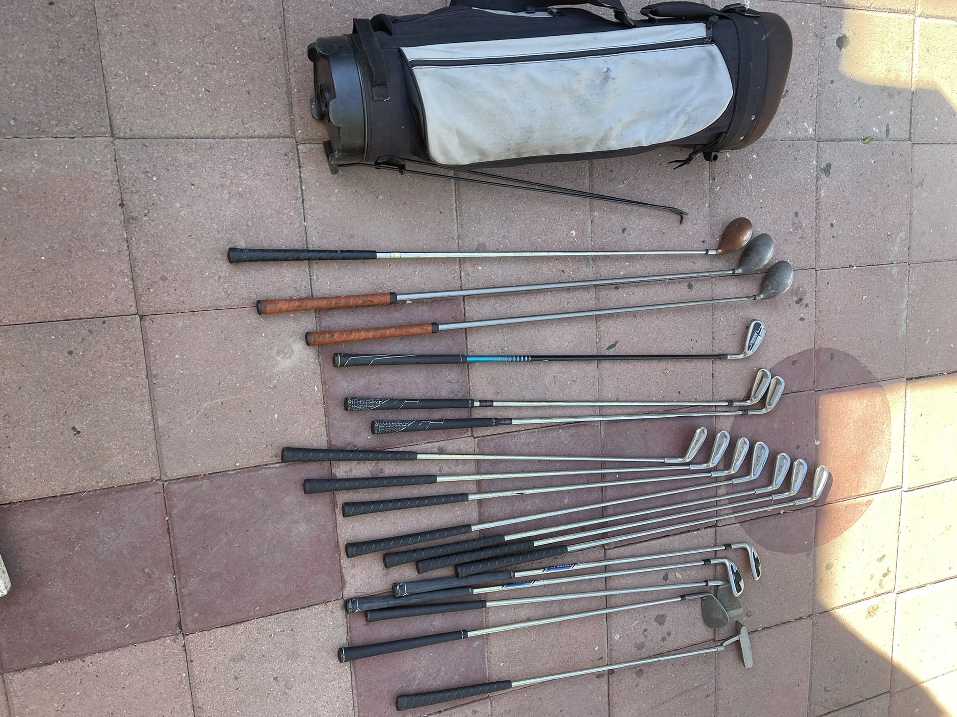Lot Of 18 Golf Sticks 