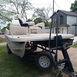  2011.    21 'foot  Pontoon Boat With  Trailer 