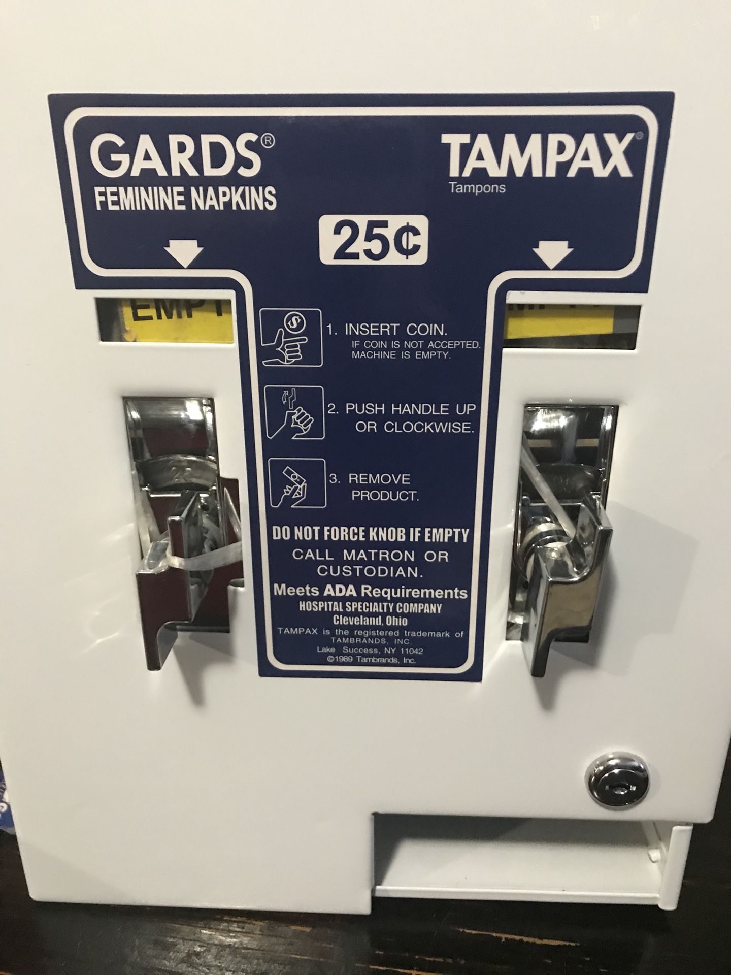 Gards, Tampax vending machine