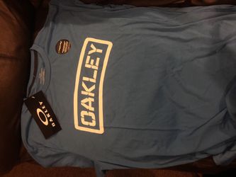 Oakley shirt XL
