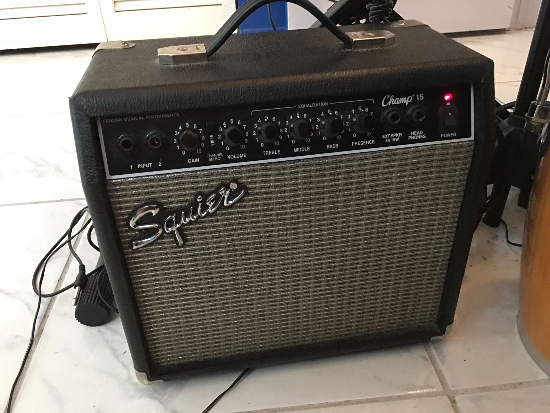 Squire Champ 15 Guitar Amp - like New!!!