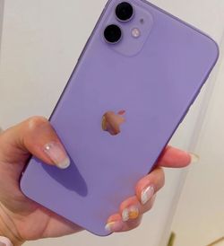 iPhone 11 / UNLOCKED / BRAND NEW & SEALED / 256 GB