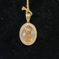 14K Oval Relig Pendant 