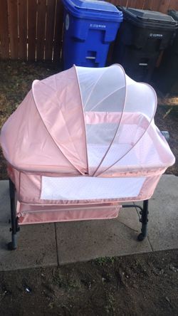 Bassinet with wheels